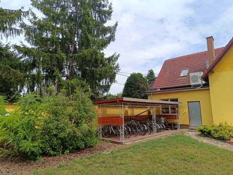 Eladó Ház 6088 Apostag Duna közeli Felújitott Panzió eladó! 