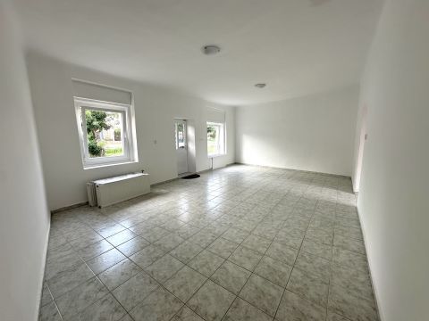 Kiadó Üzlethelyiség 7634 Pécs 