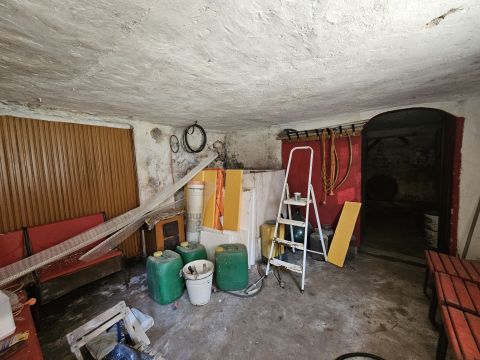 Eladó Telek 7634 Pécs Pécs Egyetemi Borászat közelébeb, a Kutató dűlőben
