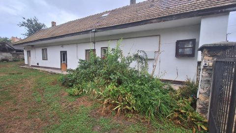 Eladó Ház 8100 Várpalota ,  Borharapó csárda közelében