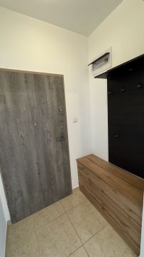 Kiadó Lakás 4026 Debrecen Belvárosban újszerű BÚTOROZATLAN lakás KAIDÓ!