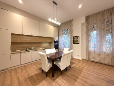 Kiadó Lakás 1126 Budapest 12. kerület , Istenhegyi úti gyönyörű villában, elegáns lakás, garázzsal