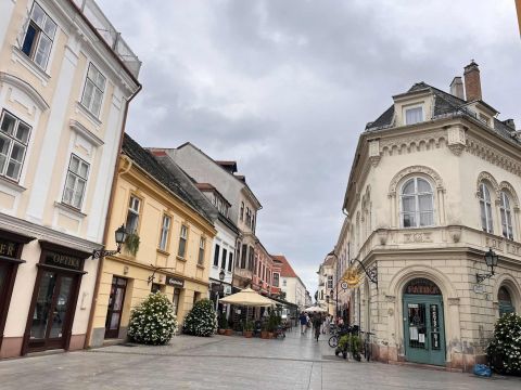 Eladó Lakás 9022 Győr Győr belvárosában 2. emeleti, 119 nm-es, 4 szobás lakás!