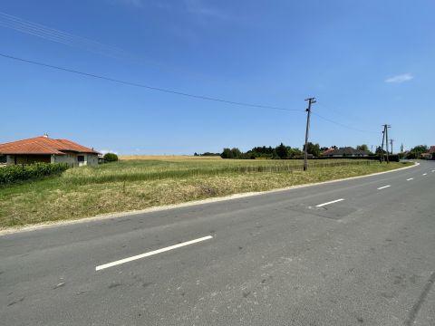 Eladó Telek 9783 Egyházasrádóc Belterületi - ikerház építésére is alkalmas telkek -2313 m2