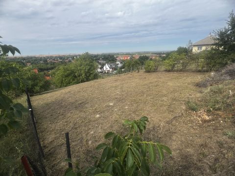 Eladó Telek 2458 Kulcs , Panorámás építési telek