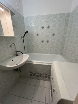 Eladó Lakás 6000 Kecskemét 2 szobás, erkélyes lakás