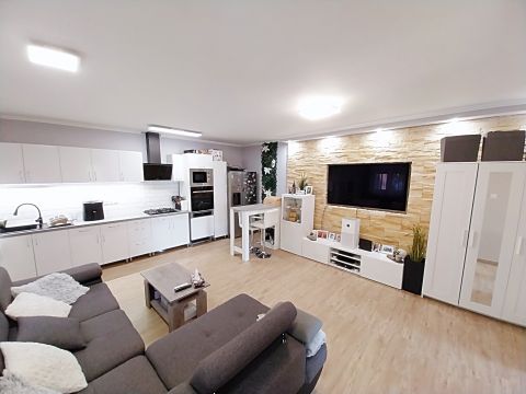 Eladó Ház 2800 Tatabánya , Felújított, 3 szobás ház eladó.
