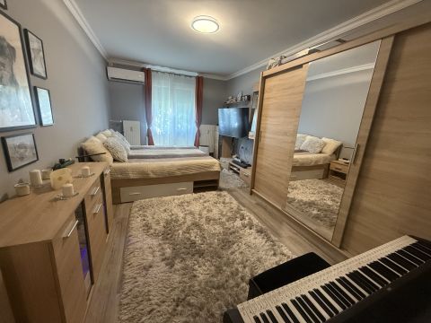 Eladó Lakás 2400 Dunaújváros Dózsa György út - Butiksor