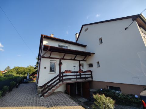 Eladó Ház 2000 Szentendre , Szentendrén kétgenerációs szép családiház minden jóval 