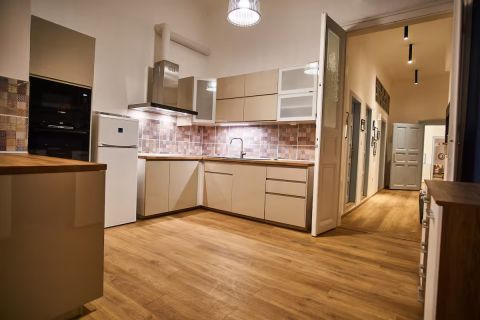 Eladó Lakás 1072 Budapest 7. kerület Dob utca, Deák térhez közeli része
