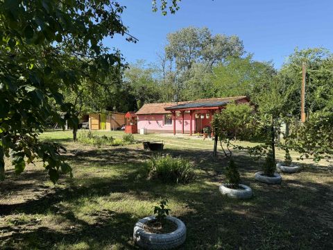 Eladó Ház 6034 Helvécia , Rendezett kert, barátságos házikó