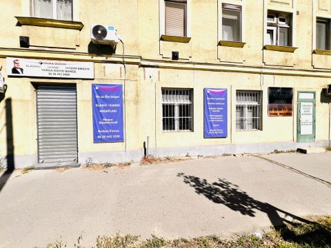 Eladó Üzlethelyiség 1101 Budapest 10. kerület 