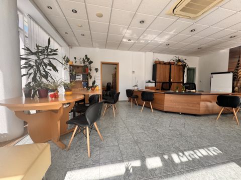 Kiadó Üzlethelyiség 8900 Zalaegerszeg Belváros, azonnal költözhető