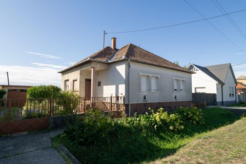 Eladó Ház 7140 Bátaszék 