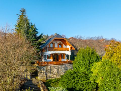 Eladó Ház 8237 Tihany , Balatoni Örökpanorámás  klasszikus villaépület