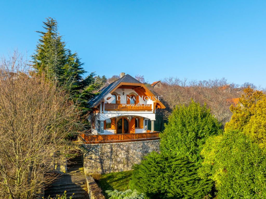 8237 Tihany , Balatoni Örökpanorámás  klasszikus villaépület — 1/21