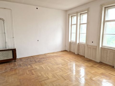 Eladó Lakás 8000 Székesfehérvár 2. emeleti, 44 nm-es téglalakás jó áron