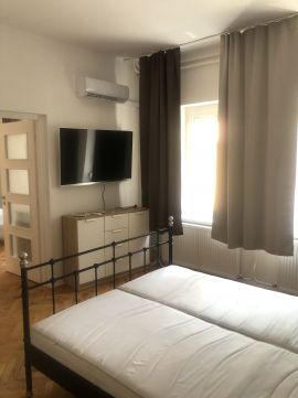 Kiadó Lakás 7624 Pécs , Egyetemváros szívében lakás kiadó!