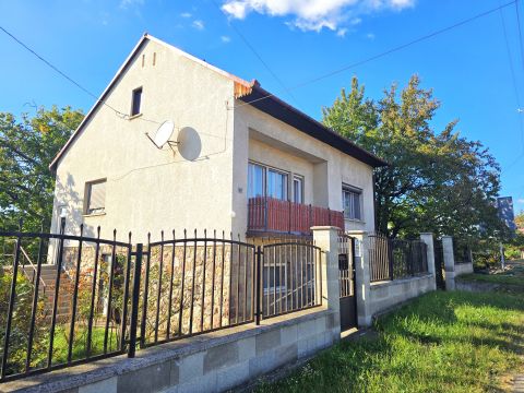 Eladó Ház 7628 Pécs , Keleti városrészben 150 nm-es családi ház