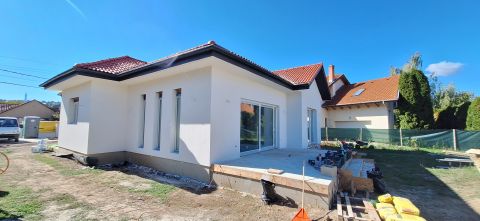 Eladó Ház 2011 Budakalász 171 nm-es újépítésű ház az Omszki tótól 5 percre!