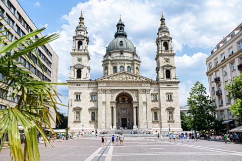 Eladó Lakás 1054 Budapest 5. kerület , Orszáhház,Örökmécses szomszédságában TELJESKÖRŰEN FELÚJÍTOTT