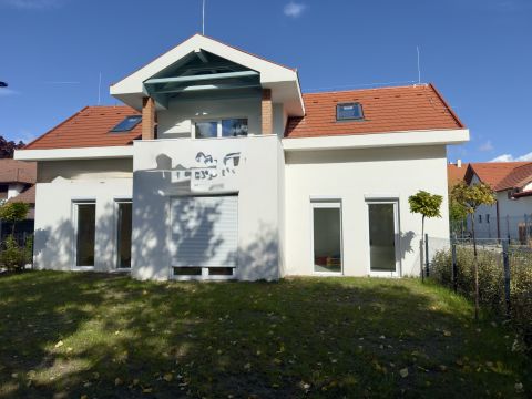 Kiadó Iroda 8230 Balatonfüred , Központ
