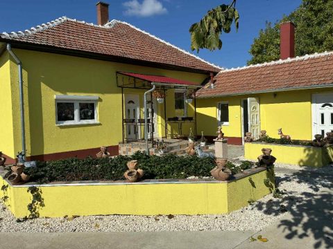 Eladó Ház 5530 Vésztő , 5530 Vésztő, Vasútállomás