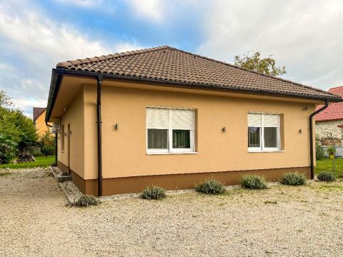 Eladó Ház 9011 Győr , 9027 Győr, Csendes