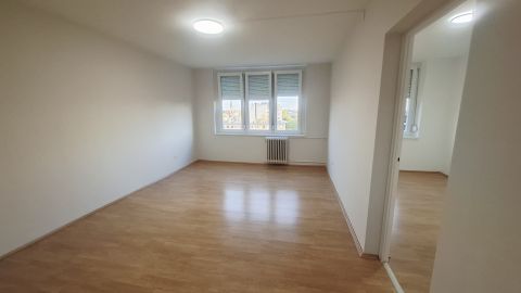Eladó Lakás 1105 Budapest 10. kerület , Kőbánya központjában felújított panellakás