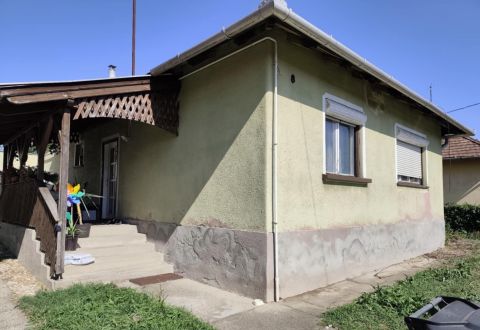 Eladó Ház 2523 Sárisáp 