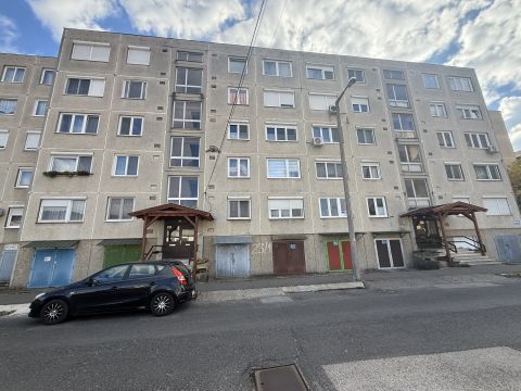 Eladó Lakás 2800 Tatabánya 