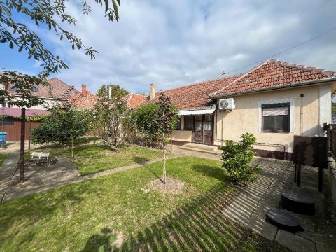 Eladó Ház 4100 Berettyóújfalu , 4100 Berettyóújfalu, Belváros