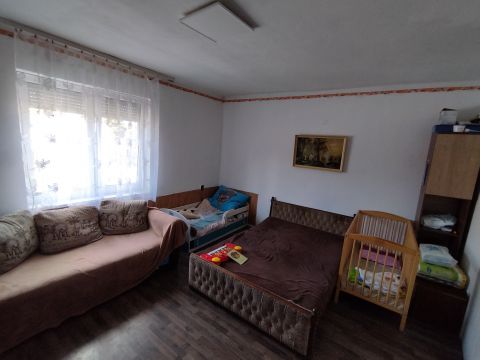 Eladó Ház 2858 Császár 