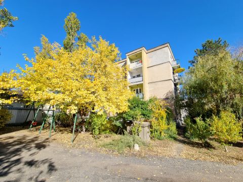 Eladó Lakás 1201 Budapest 20. kerület , Erzsébetfalva központi részén!