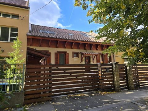 Eladó Ház 1142 Budapest 14. kerület 