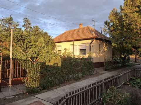 Eladó Ház 2747 Törtel 