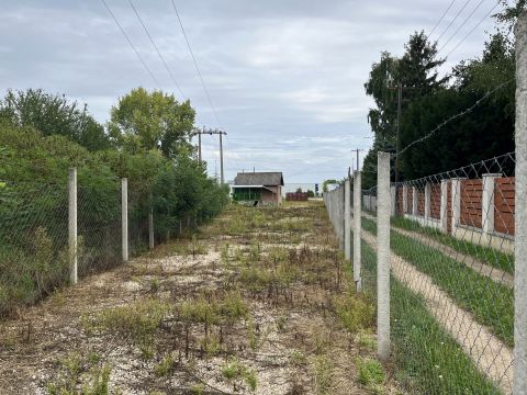 Eladó Telek 9028 Győr Ipari park mellett telek kis "faházzal" kiadó