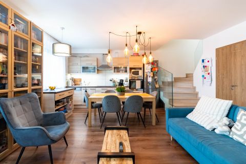 Eladó Lakás 9025 Győr , Saját kerttel rendelkező, belső két szintes lakás Pinnyéden