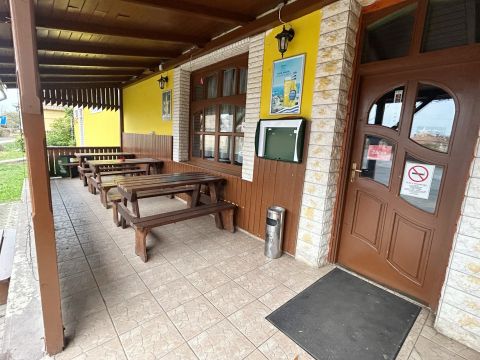 Eladó Üzlethelyiség 5234 Tiszaroff 