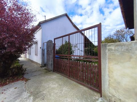 Eladó Ház 7200 Dombóvár , Városközponthoz közel 