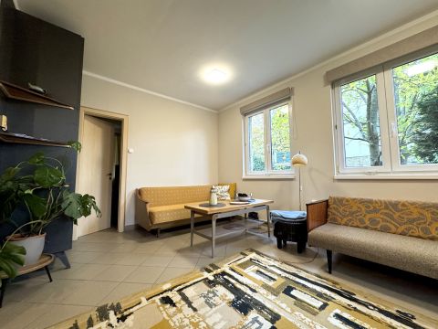 Eladó Lakás 2096 Üröm újszerű, teraszos lakás közvetlen a III. kerület határán