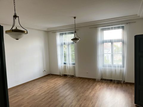 Eladó Lakás 8000 Székesfehérvár , Belváros