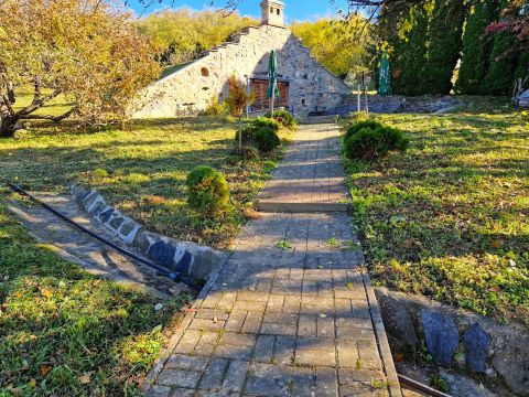 Eladó Ház 8353 Zalaszántó , különleges földpince, 2010-ben épült