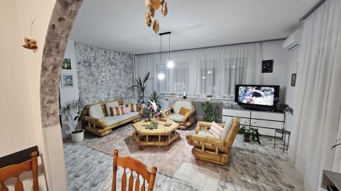 Eladó Ház 8000 Székesfehérvár , Öreghegy legjobb részén egyedülálló lehetőség