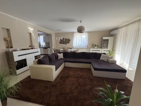 Eladó Lakás 8000 Székesfehérvár 