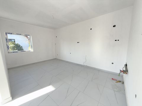 Eladó Lakás 1205 Budapest 20. kerület , 62 nm-es, első emeleti, két szobás, erkélyes lakás