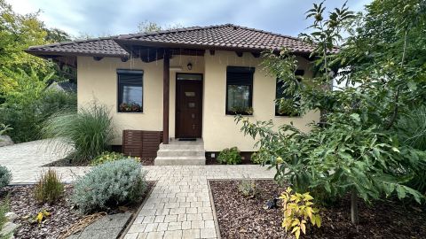 Eladó Ház 2112 Veresegyház , Tavak