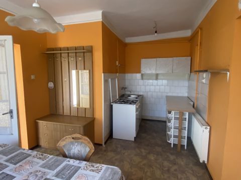 Eladó Ház 6090 Kunszentmiklós Kecskeméti utca, két generációs ház garázzsal