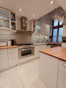 Eladó Lakás 1076 Budapest 7. kerület , Színva utcában, emeleti, utcai, erkélyes lakás !