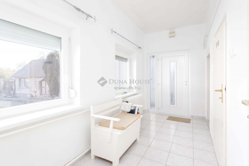 9242 Jánossomorja , Templom közelében — 1/27